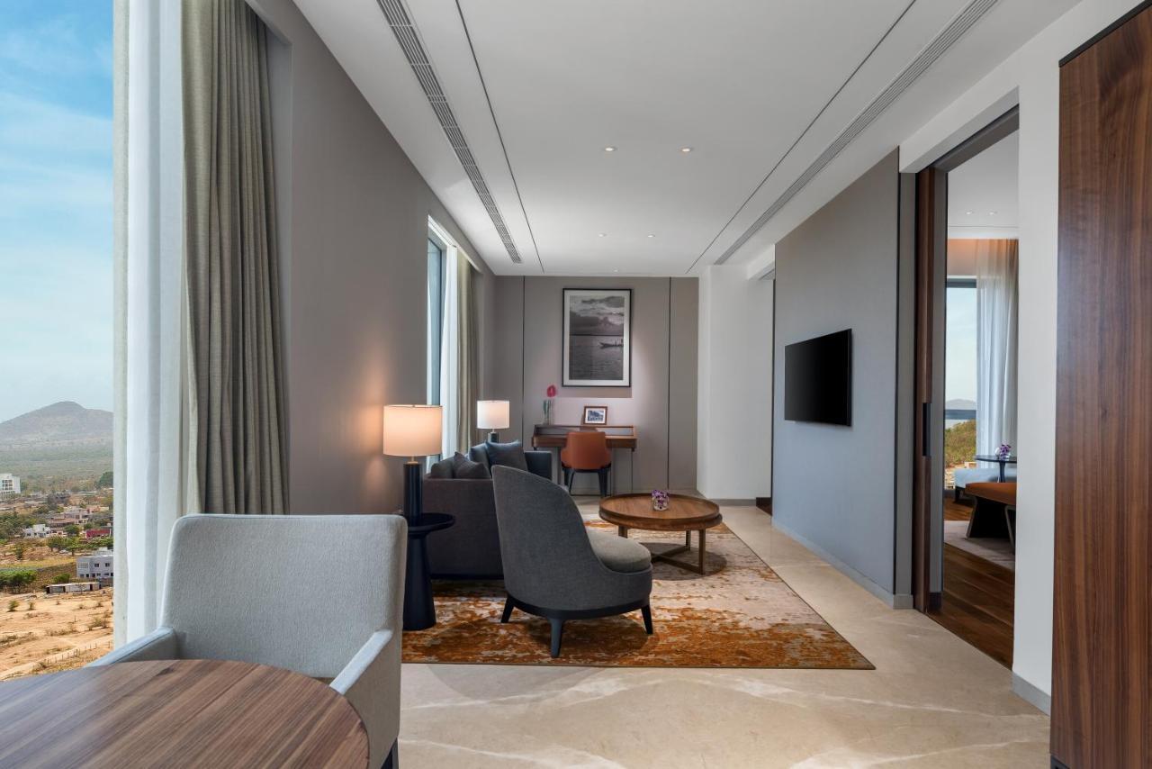 Radisson Blu Hotel & Spa, Nashik Εξωτερικό φωτογραφία