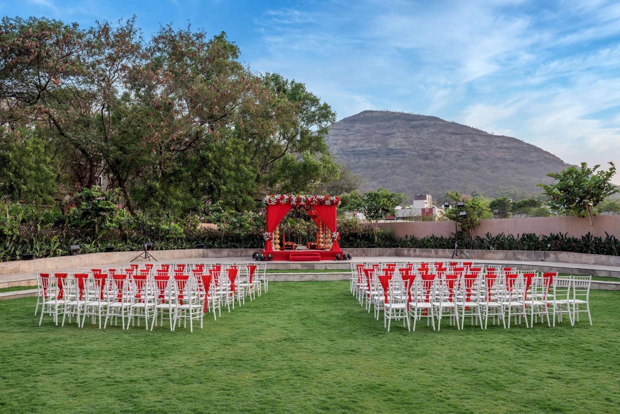Radisson Blu Hotel & Spa, Nashik Εξωτερικό φωτογραφία