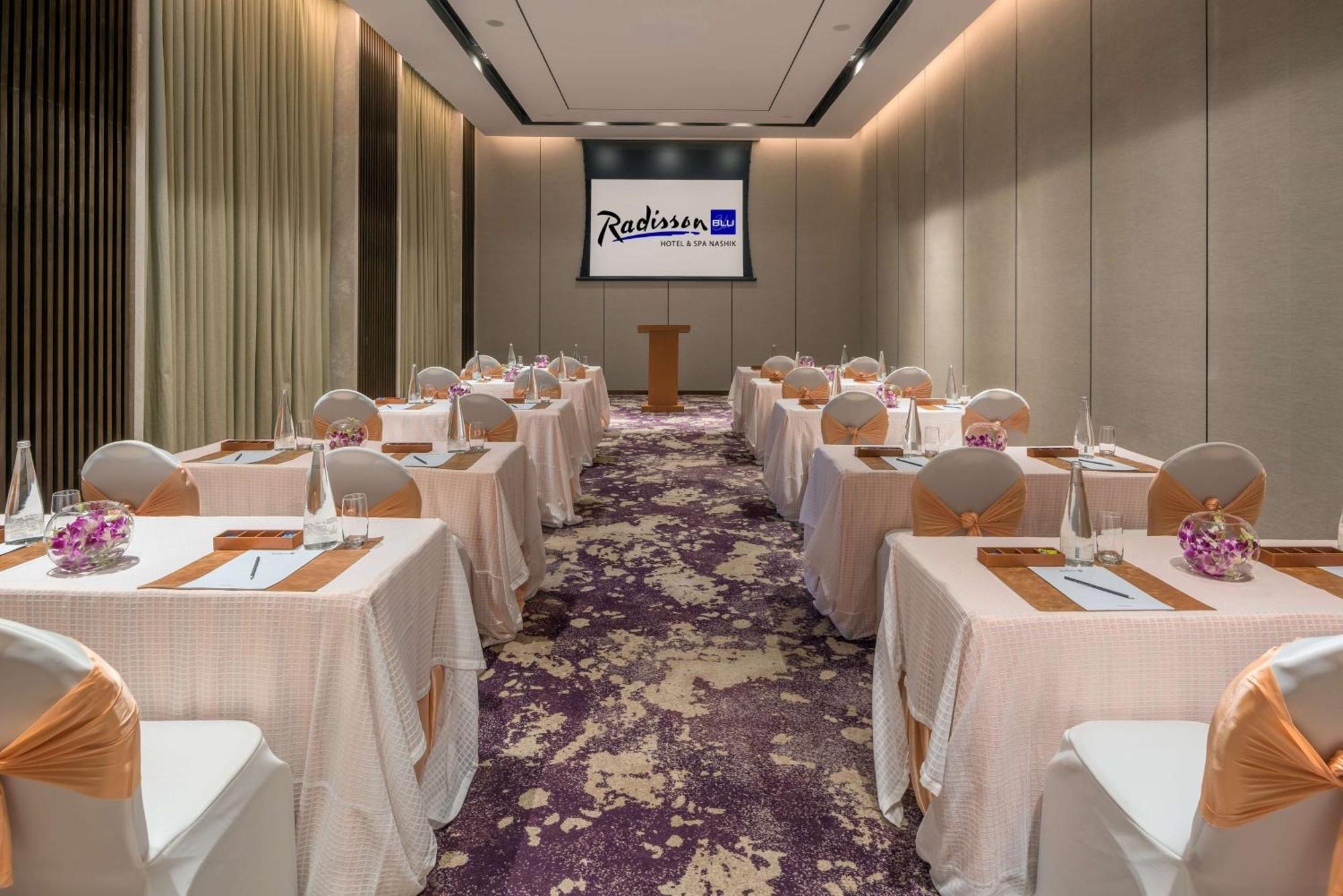 Radisson Blu Hotel & Spa, Nashik Εξωτερικό φωτογραφία